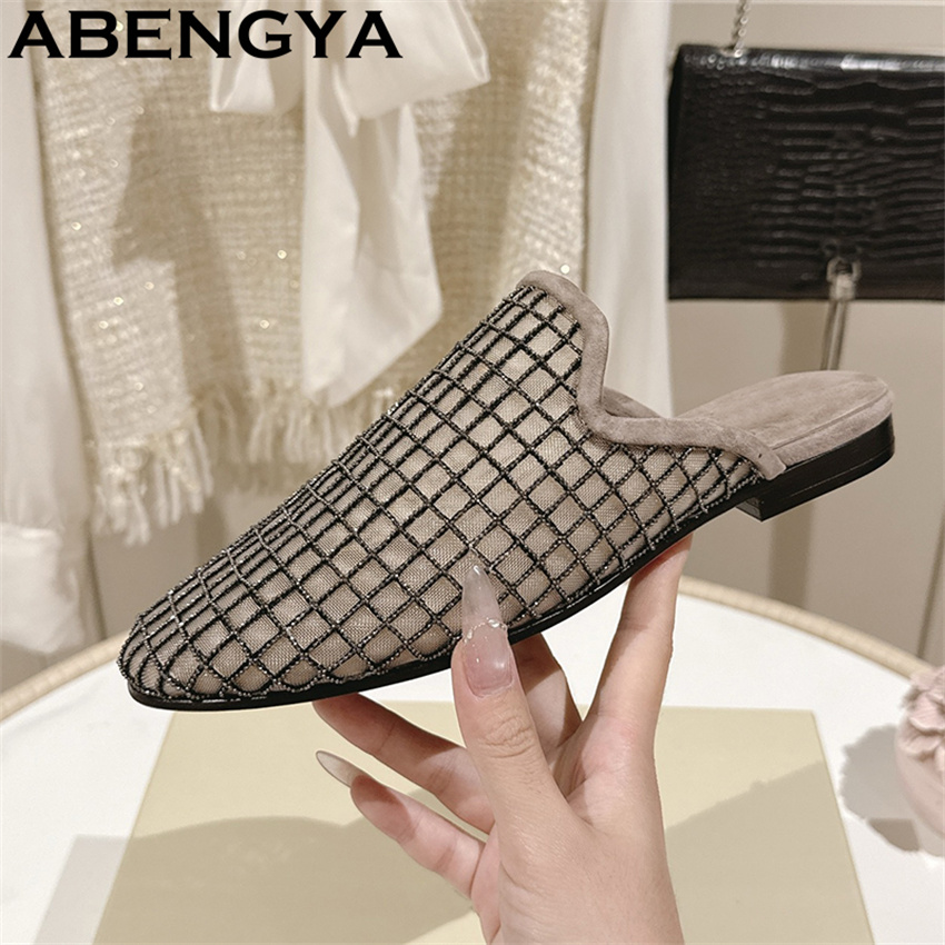 Ethnic Fashion - Glänzende Spitzen-Mesh-Slipper mit runder Zehenpartie für