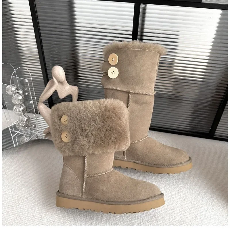 Ethnic Fashion Online - Hergestellt aus echtem Leder und Wolle.