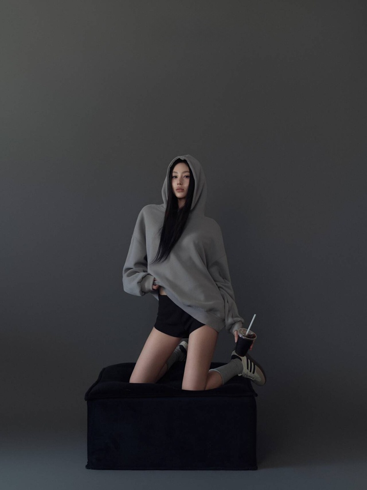 Graues Stimmungs-Porträt-Theme – Ethnic Fashion Studio Bewertung und Preis
