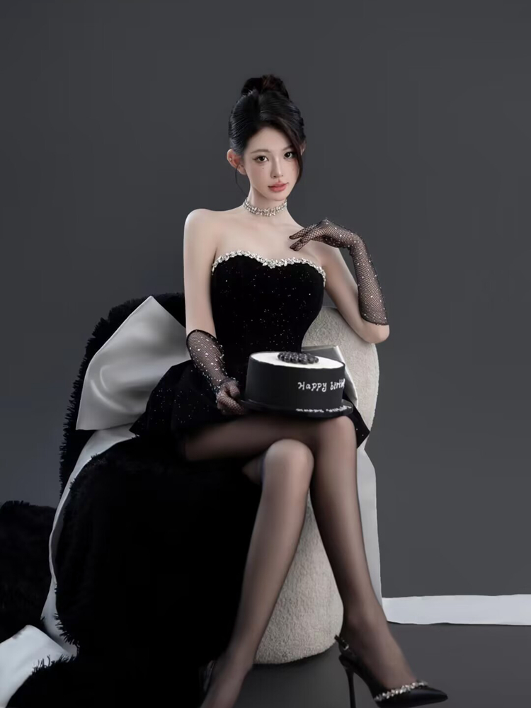 Elegantes schwarzes Fotografie – Ethnic Fashion Studio Bewertung und Preis